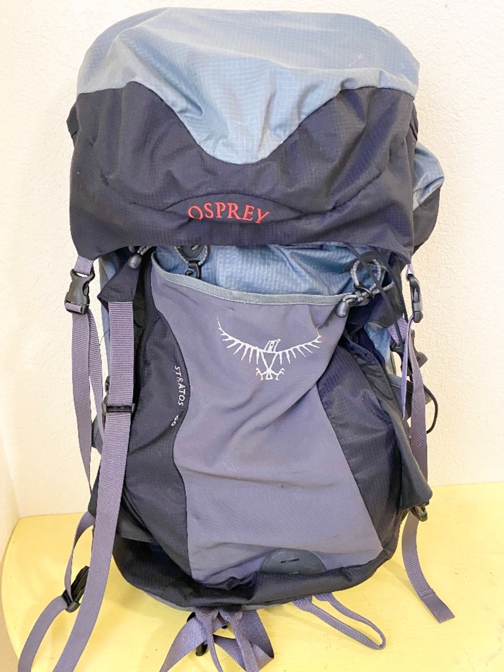Osprey Stratos 40 Black and Gray Travel Backpack .